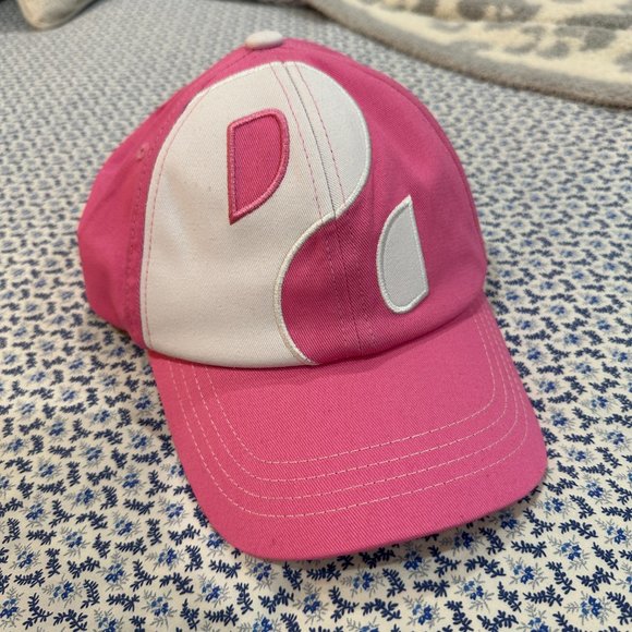 Palace ✨$17 when bundled✨ Pink White Ying Yang Hat - Picture 5 of 11